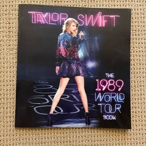 Taylor Swift 1989 Tour Book